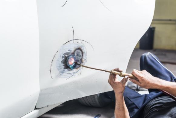 soudure sur automobile